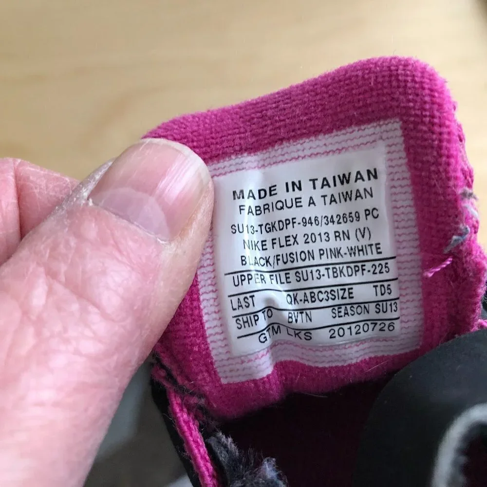 NIKE Flex Sneakers